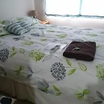 Room In Guest Room - Double With Shared Bathroom Sleeps 1-2 Located 5 Minutes From Heathrow Dsbyr