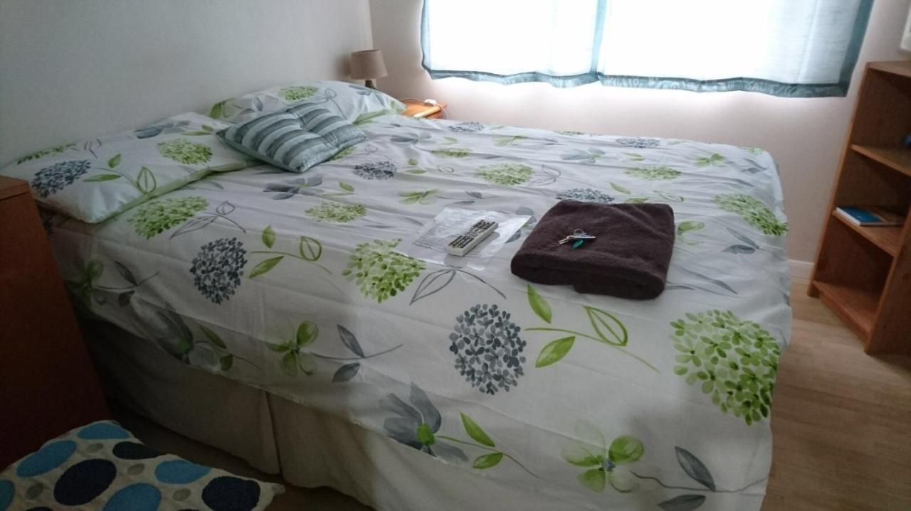 Guest house In Guest - Double With Shared Bathroom Sleeps 1-2 Located 5 Minutes From Heathrow Dsbyr *