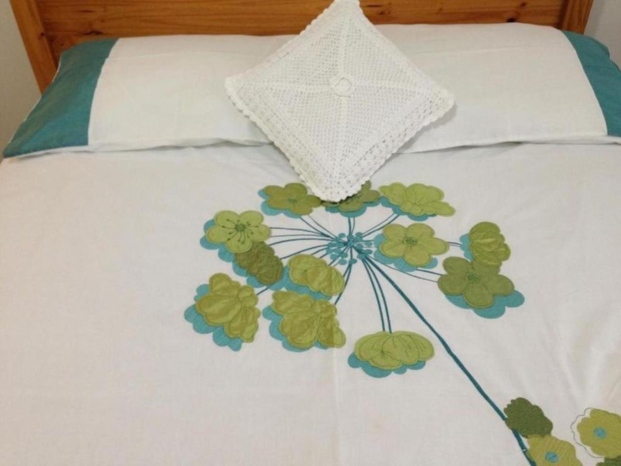 In Guest - Double With Shared Bathroom Sleeps 1-2 Located 5 Minutes From Heathrow Dsbyr Guest house