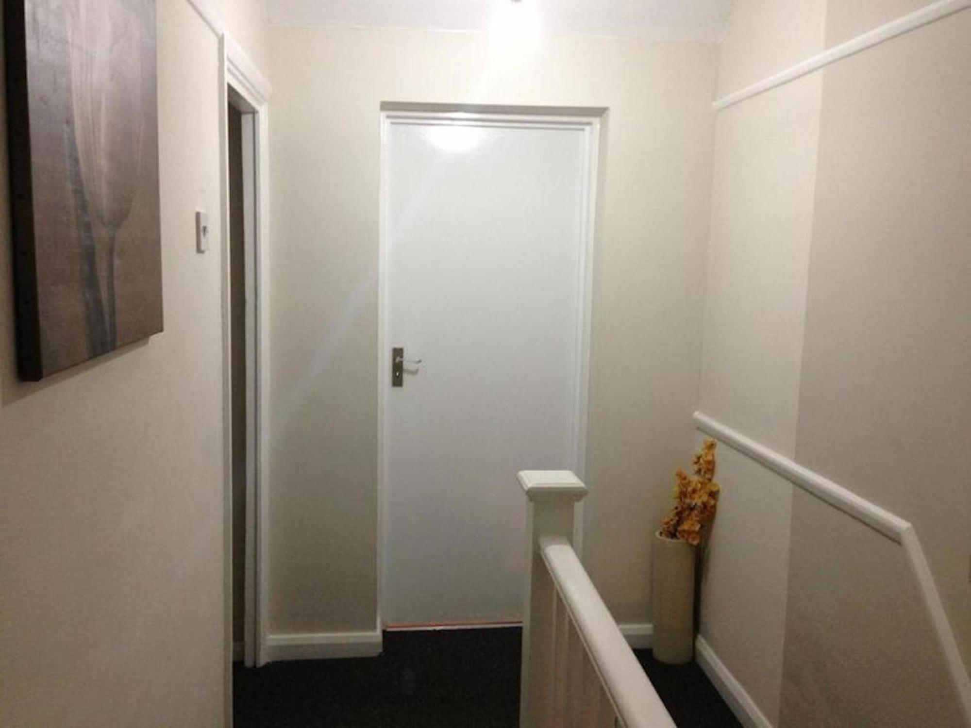 Guest house In Guest - Double With Shared Bathroom Sleeps 1-2 Located 5 Minutes From Heathrow Dsbyr Hayes (Greater London)