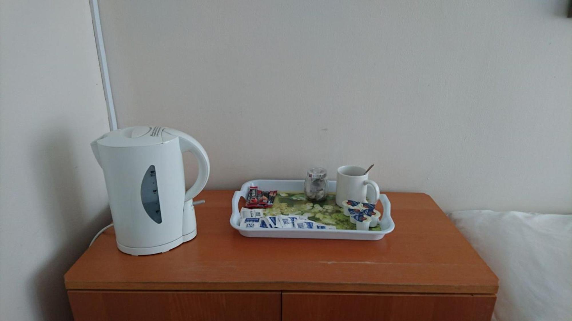 In Guest - Double With Shared Bathroom Sleeps 1-2 Located 5 Minutes From Heathrow Dsbyr Hayes (Greater London)