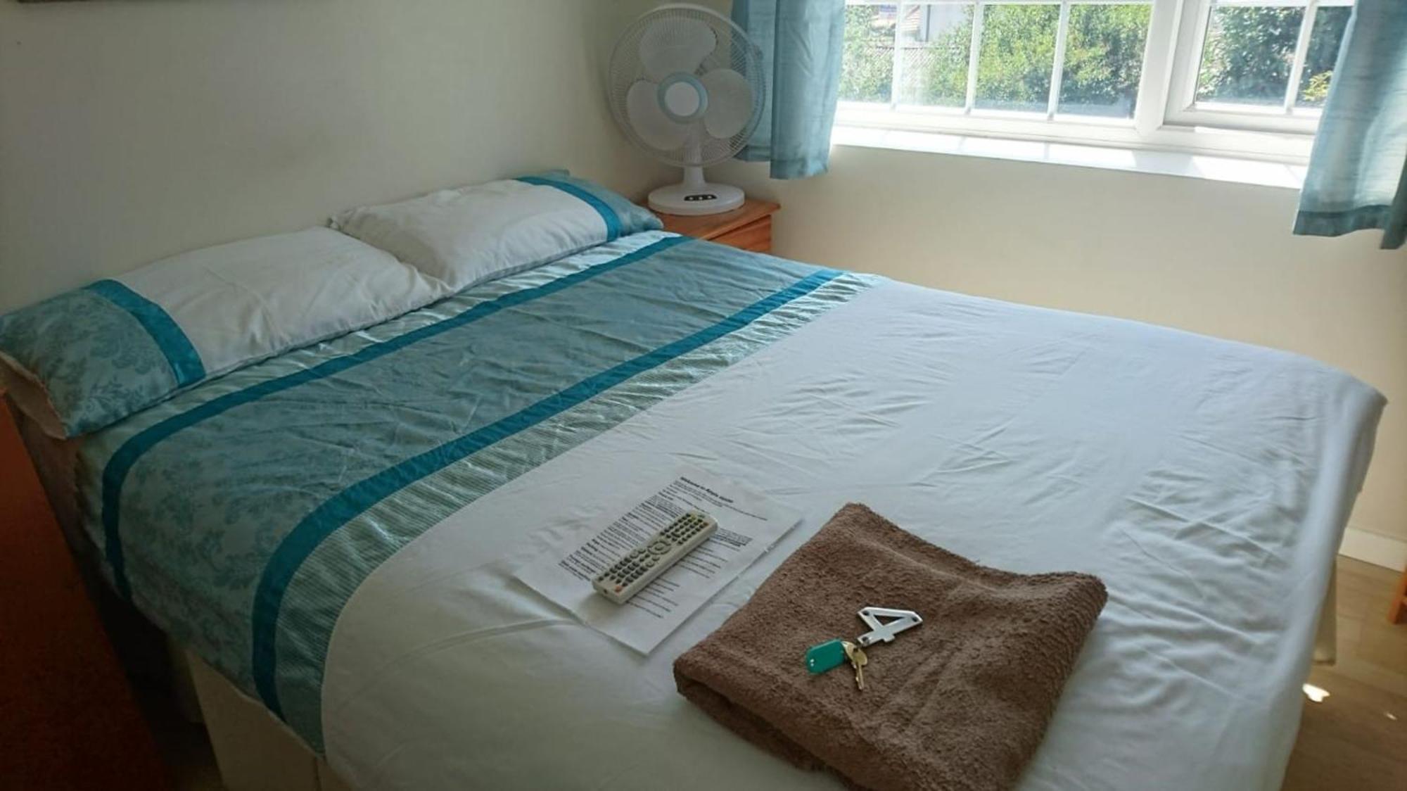 Guest house In Guest - Double With Shared Bathroom Sleeps 1-2 Located 5 Minutes From Heathrow Dsbyr *